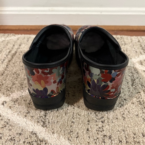 Dansko Professional Slip-On Clogs Boho Flower Women’s Size 40 US 9.5-10 NEW - Picture 5 of 10